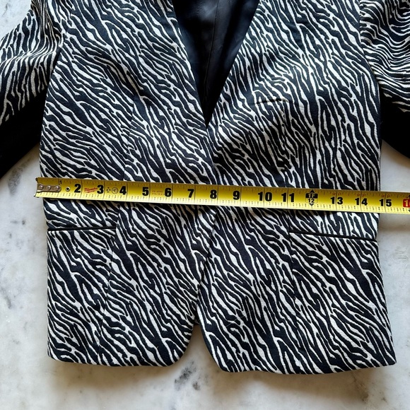 H&M Black and White Zebra Print Crop Blazer - Picture 4 of 7